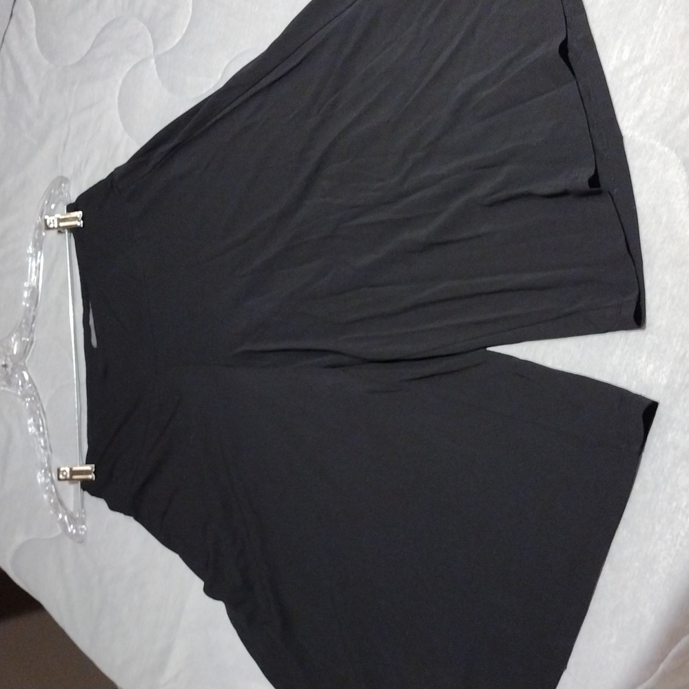 LIZ CLAIBORNE SMALL RAIN POLYESTER BLEND GOUCHO PANT BLACK SILKY SMOOTH